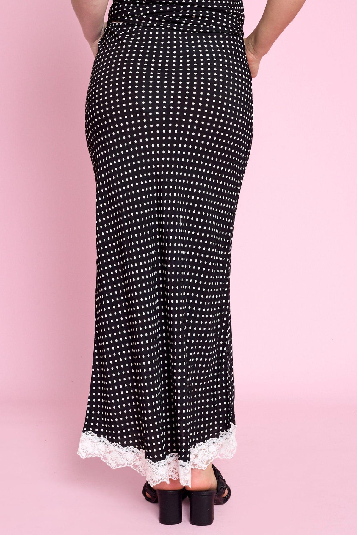 Fria The Label Vivienne Skirt in Black and White, close-up of the elastic waist and spot print