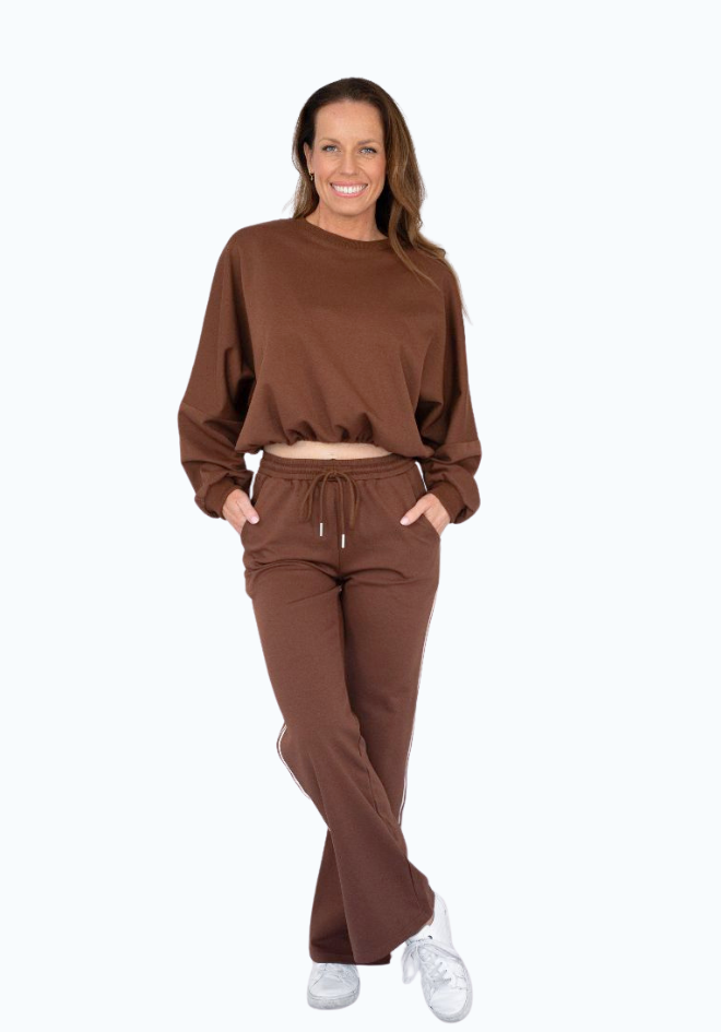 Dakota Jersey Pant in Chocolate by Fria The Label — relaxed chocolate jersey track pant, comfortable and effortlessly stylish