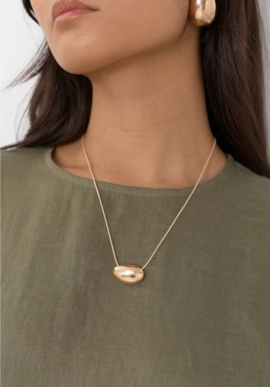 Oval Pendant Short Leather Necklace - Camel/Gold