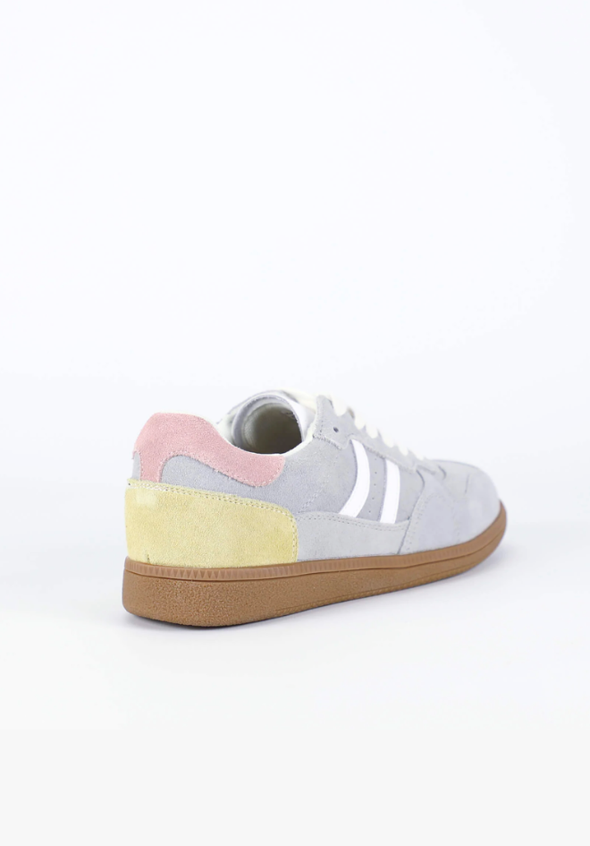 Sunny Grey Sneaker Bay Lane — back view of grey retro suede sneaker with cushioned sole and classic gum finish